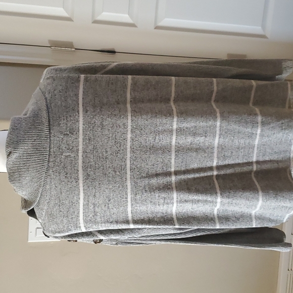 Top - Picture 2 of 3